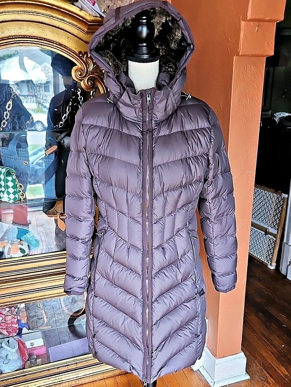 Athleta Hooded Down Puffer Coat in Purple Plum Size Large Like New